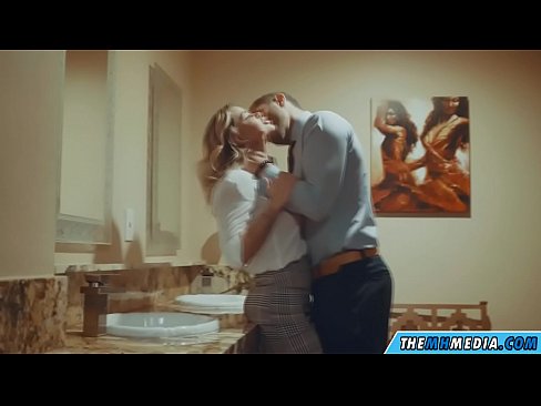 ❤️ Rehefa mamitaka anao ao amin'ny trano fidiovana ho an'ny besinimaro ny blonde be busty Super vetaveta amin'ny mg.videolucrativo.top ❤